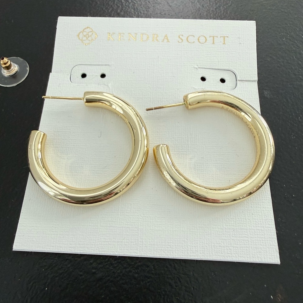 Kendra Scott NWT Colette Hoop Earrings in Gold